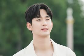 Kim Soo Hyun Makes Comeback After Long Hiatus