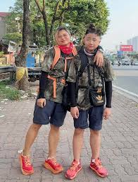 Mother and Son Walk 700 km from Hanoi to Hue