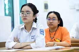 Predicted Slight Decrease in National Economics University Admission Scores for 2026