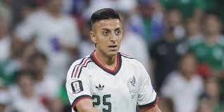 Roberto Alvarado: A Rising Star in Mexican Football