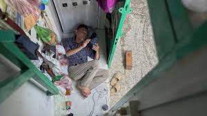Struggles of Residents Living in Narrow Houses Along Xuyen Tam Canal
