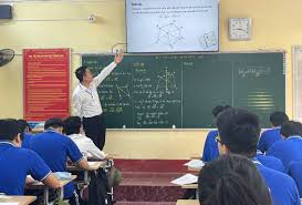 Teacher at Tuyen Quang Specialized High School Detained for Teaching Math
