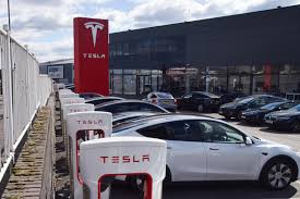 Tesla's Valuation Under Scrutiny Amid Market Speculation