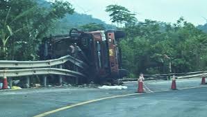 Three Dead in Truck Accident in Quang Tri