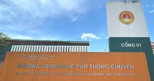 Tuyen Quang Reports to Prime Minister on Math Exam Scores