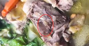 Video of Caterer Responding to Maggot Incident in Chicken Dish