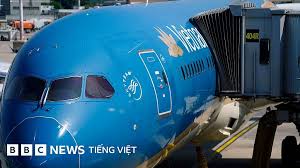 Vietnam Airlines Managers Charged with Corruption in Singapore