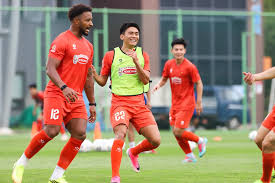 Vietnam's Kim Sang-sik Eager to Partner with Xuân Son