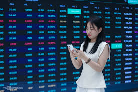 Vietnamese Stock Market Approaches 1,700 Points