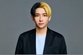 YouTuber Hikaru Makes Rakugo Debut as Disciple of Shiraku