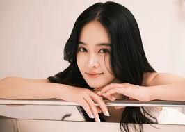 Child Star of 'Silk Dress of Hanoi' Transforms into Action Heroine