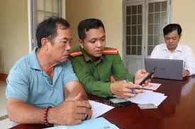 Community Digital Technology Groups Narrowing the Digital Divide