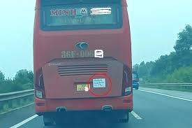Driver Uses 'Stay 60m Away' Sign to Promote Safe Distancing