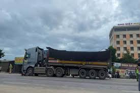 Fatal Collision Involving Tractor Trailer in Nghe An