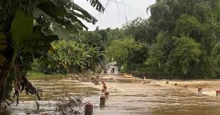 Heavy Rain Causes Landslides on Multiple Roads in Northern Thai Nguyen
