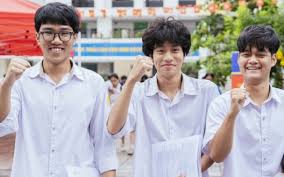 High Admission Scores for Top University Programs in Vietnam