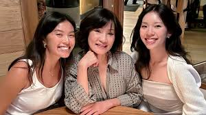 Hồng Đào Finds Joy in Motherhood with Her Two Daughters