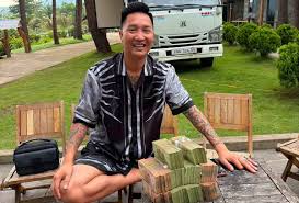 How Huấn 'Hoa Hồng' Distributes Charity Funds: Insights from Locals