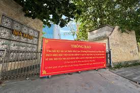 International School Closure Leaves Parents in Dilemma