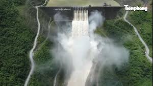 Largest Hydropower Plant in Central North Vietnam Releases Water Ahead of Storm