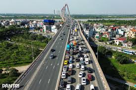 Major Traffic Jam Caused by Accidents on Nhat Tan Bridge