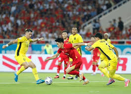 Nguyen Dinh Bac Almost Scores on His Birthday in AFF Cup Match
