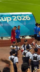 Nguyen Thanh Chung's Sweet Gesture for His Wife After Victory