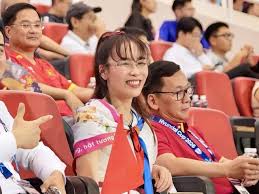 Nguyễn Thị Phương Thảo Rewards Vietnam National Football Team
