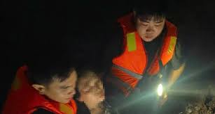 Police Rescue Woman Attempting Suicide at Dong Nai River