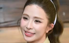 Quỳnh Nga Discusses Life Choices at 38, Relationship with Việt Anh