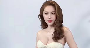 Singer Thuy Tien Makes a Stunning Comeback