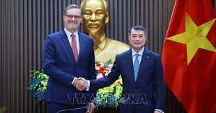 Strengthening Comprehensive Cooperation Between Vietnam and France