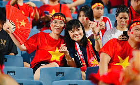 Thai Fan's Special Journey to Meet Idol in Hanoi