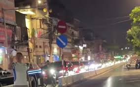 Traffic Lights Malfunction Causes Long Queues in Hanoi