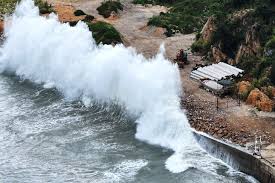 Typhoon Dolphin Approaches Eastern China, Flights Canceled