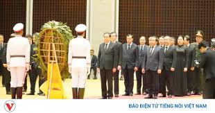 Vietnam's National Assembly Chairperson Pays Respects in Laos