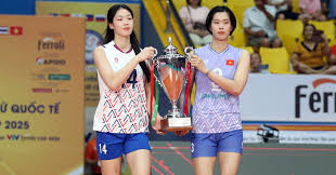 Vietnam Women's Volleyball Team Features Tallest Duo in Southeast Asia