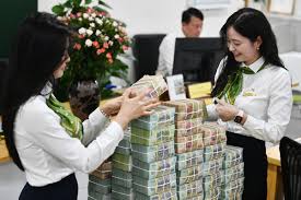 Vietnamese Banks Reduce Interest Rates, Launch 220 Trillion VND Credit Package