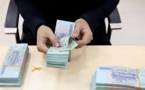 Why Vietnamese Citizens Prefer Saving Money in Banks