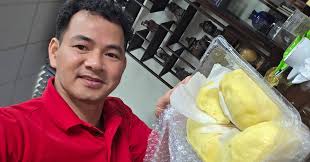 Xuân Bắc Receives a Special Gift Amid Durian Festival