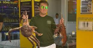 Famous Singer Dam Vinh Hung Ventures into Seafood Business