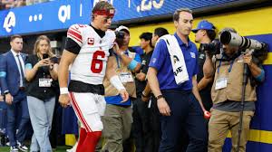 Giants QB Jaxson Dart Exits MNF Game vs. Rams with Knee Injury