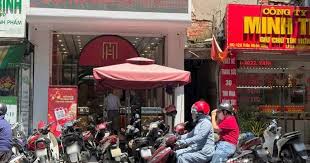 Gold Prices Drop in Vietnam, Shifting Buyer Mindsets
