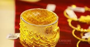 Gold Prices Drop Significantly in Vietnam