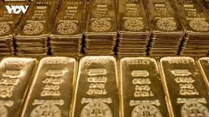 Gold Prices Plummet: How Much Are Buyers Losing?