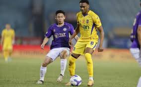 Hanoi FC Faces SLNA in V-League Showdown