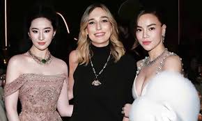 Hồ Ngọc Hà Reunites with Liu Yifei at Bvlgari Event