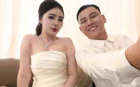 Hoài Lâm Proposes to Ngọc Trinh in Heartwarming Moment