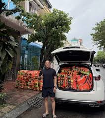 Local Man Hangs 200 Life Jackets on Bridges in Hung Yen