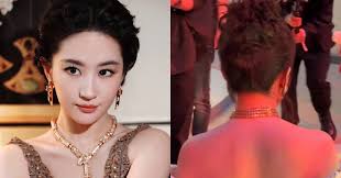 Lưu Diệc Phi Reveals True Beauty at 39